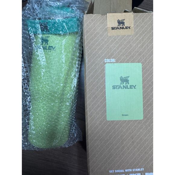 Stanley the iceflow flip straw Tumbler cup 30oz - Picture 2 of 10